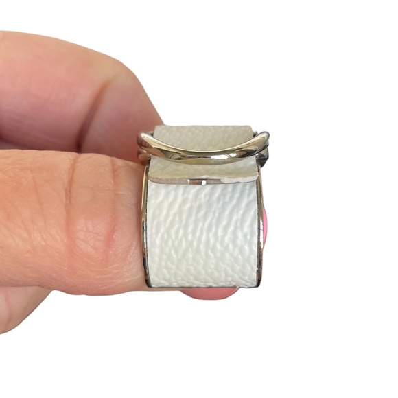 Louis Vuitton Ring - Picture 12 of 12